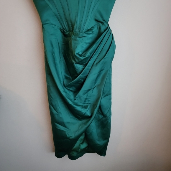 House of CB Loretta Emerald Green Satin Off Shoulder Dress size M NWT - Picture 9 of 14